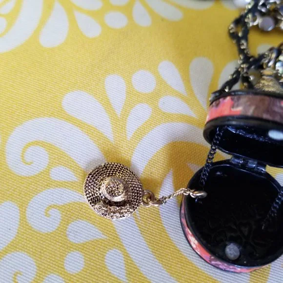 👒Betsey SUN HAT BOX Vintage Floral MIAMI CHIC Charm Necklace - GPC - Picture 5 of 14